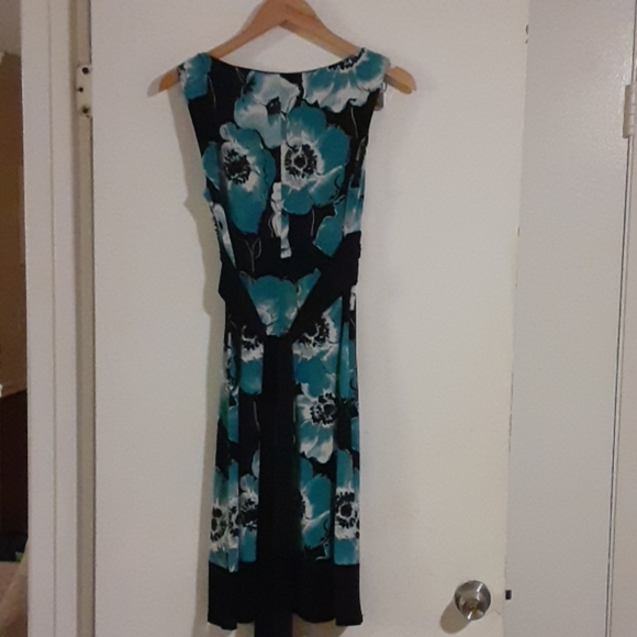 Summer dress - Picture 3 of 3